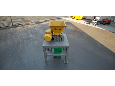 400 mm Pet Double Shaft Grinding Shredder Machine - 9