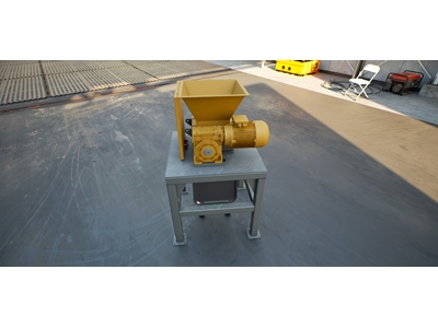400 mm Pet Double Shaft Grinding Shredder Machine - 6