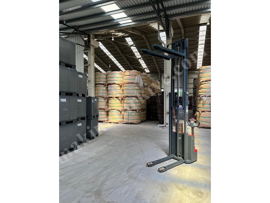 1.5 Ton (3 Metre) Akülü İstif Aracı