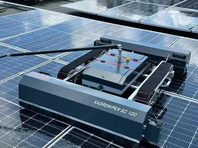 Kadrowiper CS 100 Güneş Paneli Temizleme Makinesi