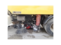 1100 Liter Vacuum Road Sweeper - 3