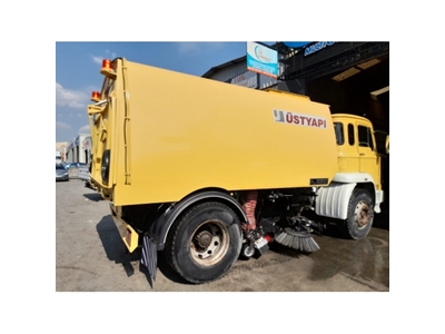 1100 Liter Vacuum Road Sweeper - 0