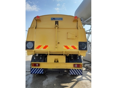1100 Liter Vacuum Road Sweeper - 2