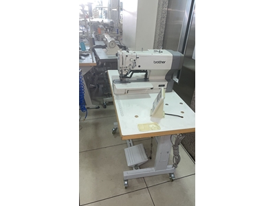 Machine à boutonnière He-800B à moteur central - 1
