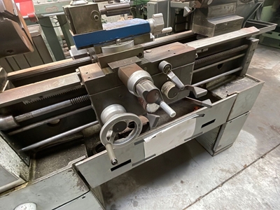 700 Universal Lathe Machine - 9