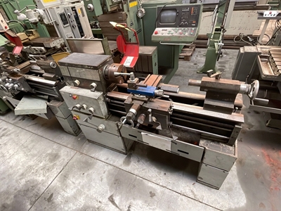 700 Universal Lathe Machine - 2