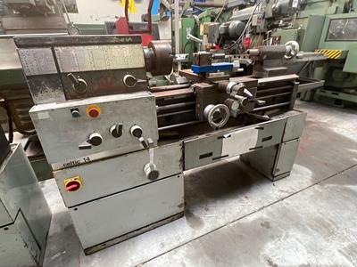 700 Universal Lathe Machine - 1