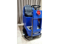 Machine de nettoyage de sol de conduite Columbus ARA 80 BM 100 litres avec réservoir d'eau propre allemande