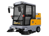 Closed Cabin Electric Street And Road Sweeper With 300 Liter Garbage Capacity - 4