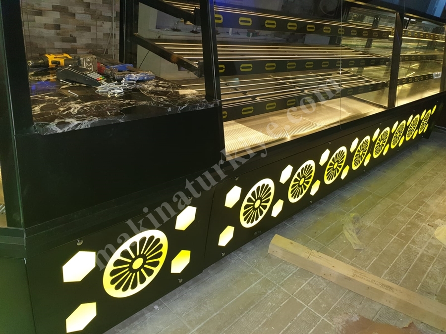 Led Aydınlatmalı Ve Pvc Kaplamalı Fırın Ve Pastahane Dolabı