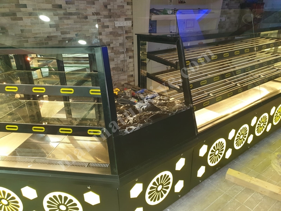 Led Aydınlatmalı Ve Pvc Kaplamalı Fırın Ve Pastahane Dolabı