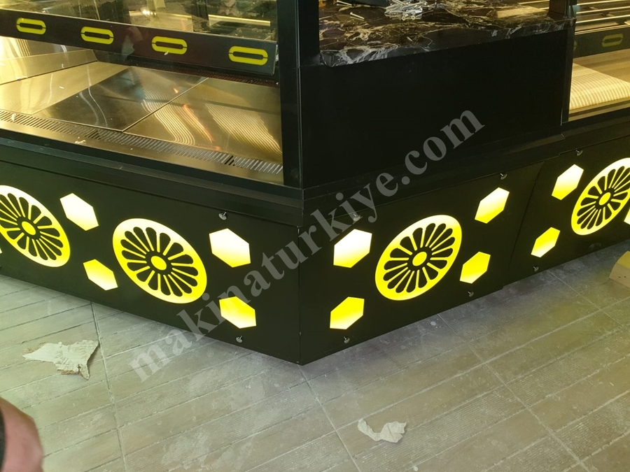 Led Aydınlatmalı Ve Pvc Kaplamalı Fırın Ve Pastahane Dolabı