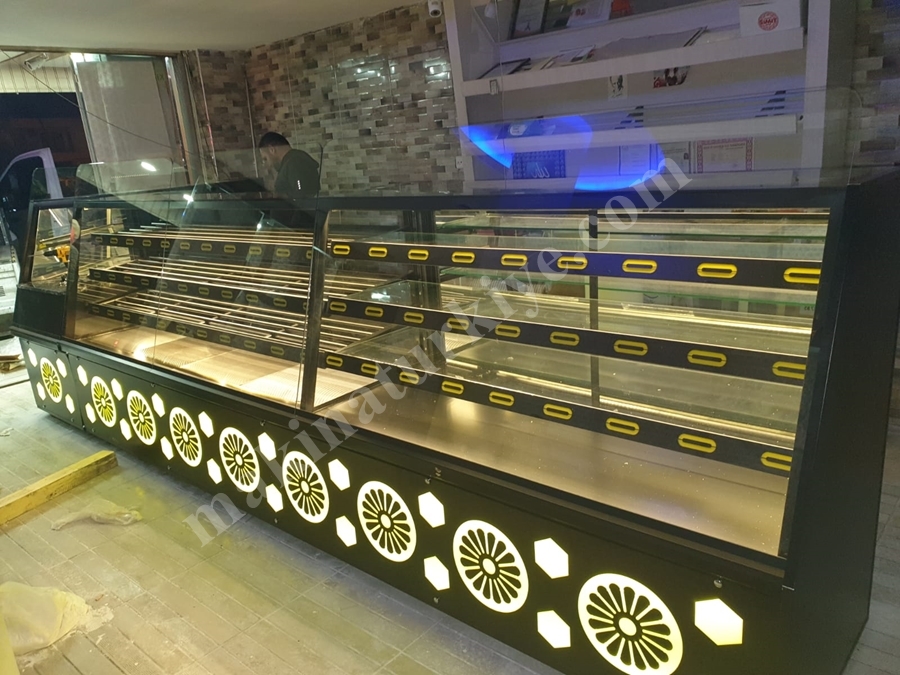 Led Aydınlatmalı Ve Pvc Kaplamalı Fırın Ve Pastahane Dolabı