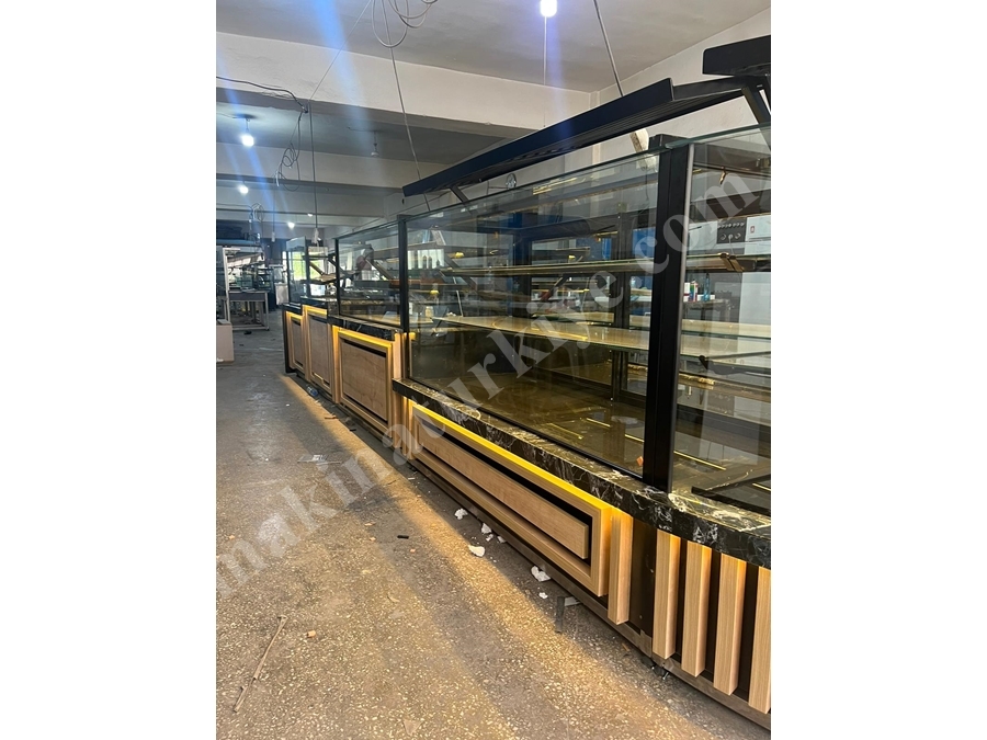 Dijital Termostatlı Otomatik Defrostlu Börek Tatlı Kuru Yaş Pasta Dolabı