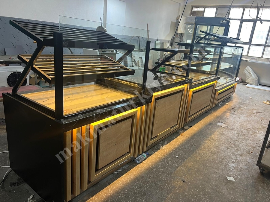 Dijital Termostatlı Otomatik Defrostlu Börek Tatlı Kuru Yaş Pasta Dolabı