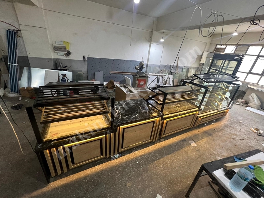 Dijital Termostatlı Otomatik Defrostlu Börek Tatlı Kuru Yaş Pasta Dolabı