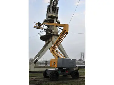 26.4 Meter (250 kg) Diesel Articulated Platform