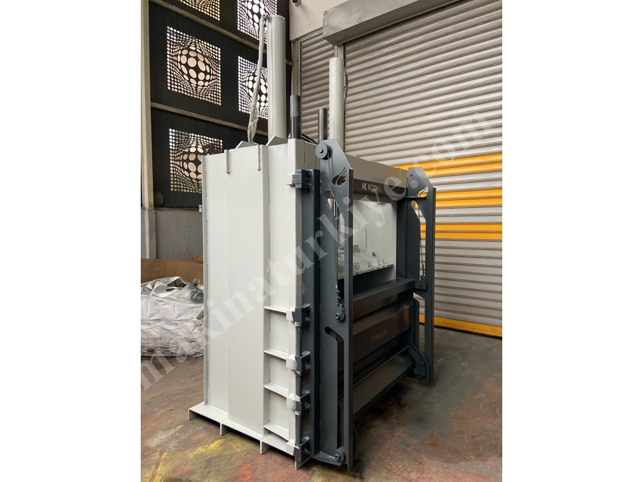 65 Ton Premium Rundballenpresse