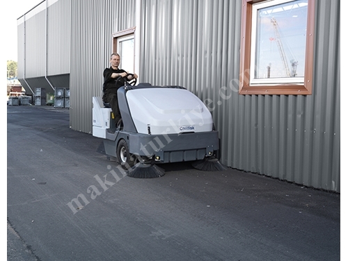 SR 1601 Driver Floor Sweeping Machine