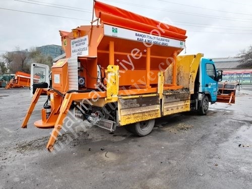 1.2 m³ Electric Salt Spreader Road Maintenance Vehicle