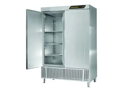 Vertikaler Gastronomie-Kühlraum mit doppelter Tür