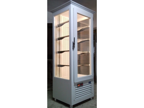 Вертикальный тип витрины для показа тортов