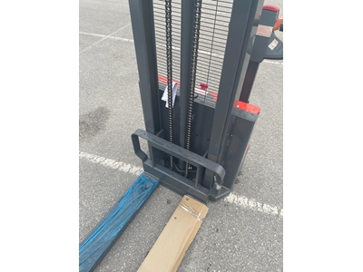24 V Battery Powered Stacker - 3.5 M Elevator Height - 5