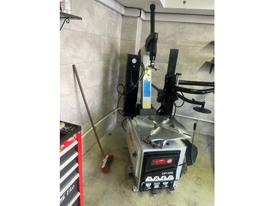 24 Inch Dual Speed Robotic Arm Tire Changer Machine - 1
