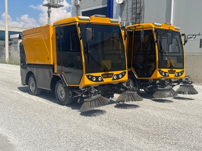 Hydrostatic 2 m³ Street Sweeper Machine - 0