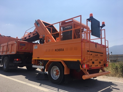 Kobra Elevatörlü Yol Süpürme Makinası - 0