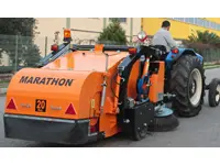 Balayeuse de route traînée par tracteur Marathon de 1200 Lt