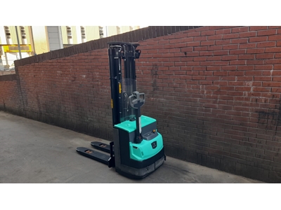 Gerbeur électrique à conducteur accompagnant et à triple mât de 1,6 tonne et 4700 mm - 16