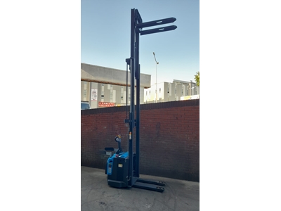 1500 Kg 4800 mm Tripleks Platformlu Akülü İstif Makinası - 12