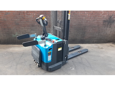 1500 Kg 4800 mm Tripleks Platformlu Akülü İstif Makinası - 1