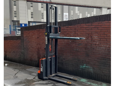 1500 Kg 3 Metre Asansörlü Tam Akülü İstifleme Makinası - 4