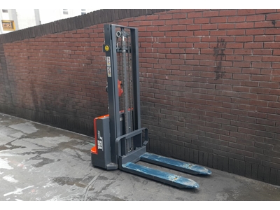 1500 Kg 3 Metre Asansörlü Tam Akülü İstifleme Makinası - 7