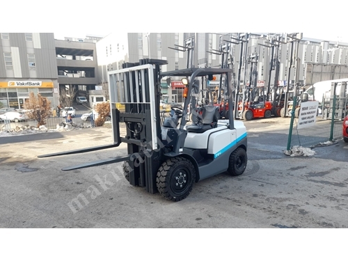3 Ton 4700 Mm Triplex Diesel Forklift with Next Generation
