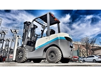 3 Ton 4700 Mm Triplex Diesel Forklift with Next Generation - 2