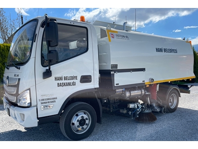 3.5 M3 Vakumlu Yol Süpürme Aracı - 0