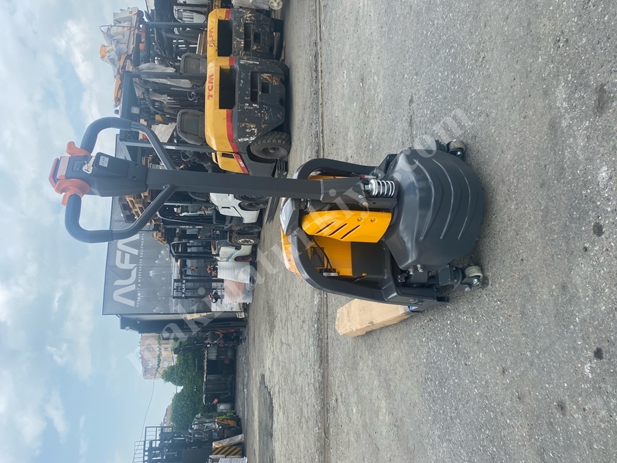 1500 Kg Lityum Akülü Denge Tekerli Transpalet