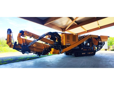 200-240 Tons / Hour Vibrating Screen Mobile Impact Crusher - 4