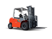 7000 Kg (5000 Mm mit Aufzug) Lithium-Ionen-Akku-Gabelstapler
