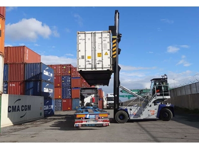 8 Ton 6x8 Empty Container Stacking Machine - 1