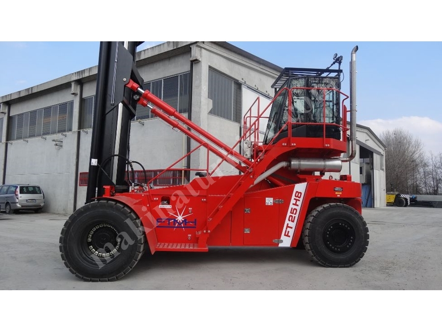 9 Ton 21700 Mm Boş Konteyner İstif Makinası