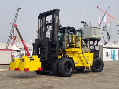 26 Ton 4000 Duplex Diesel Forklift with Elevator - 1