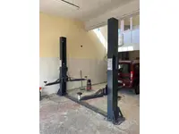 Electrohydraulic Column Lift Equipment With 4 Ton Capacity