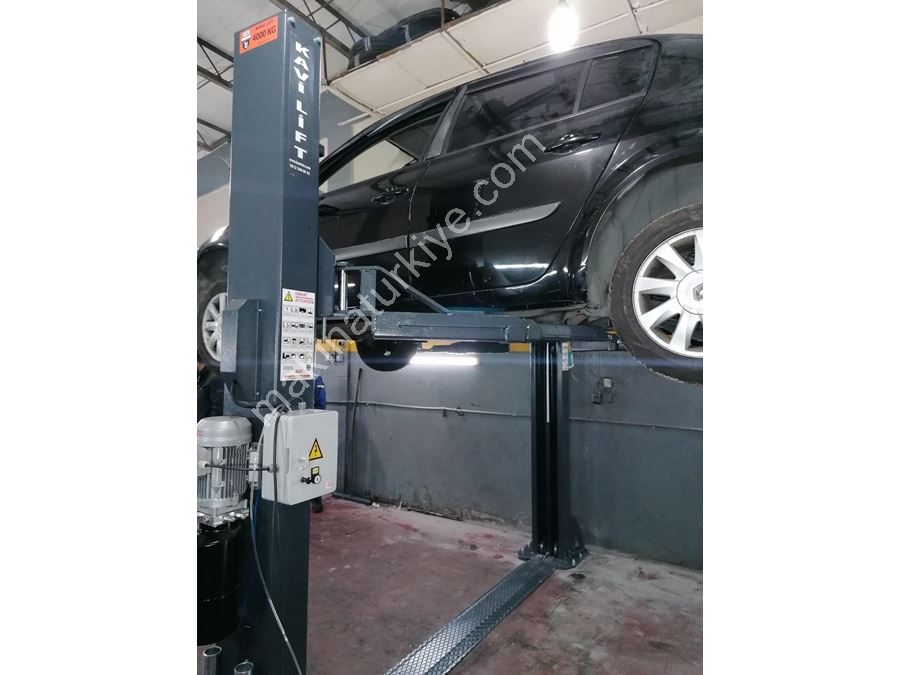 Élévateur de Voiture à Deux Colonnes Électrohydraulique de Type Écologique de 4 Tonnes sans Châssis