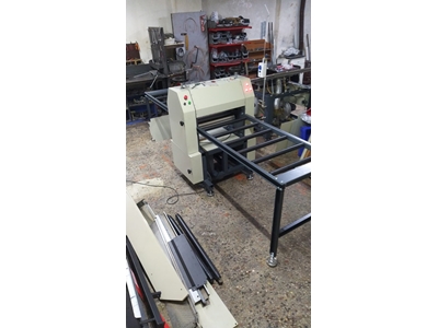 Machine de découpe à chaud pour 2500-3000 pièces/heure - 0