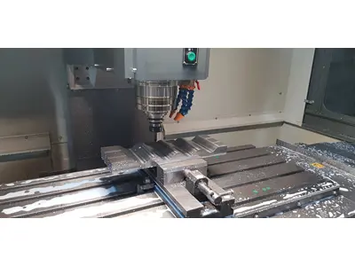 Service d'usinage vertical CNC de 1000x500x500 mm