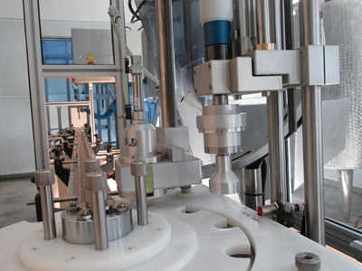 Automatic Cap Feeding and Capping Machine - 6